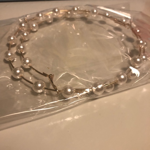 Big hoop faux pearl earrings - Picture 4 of 5